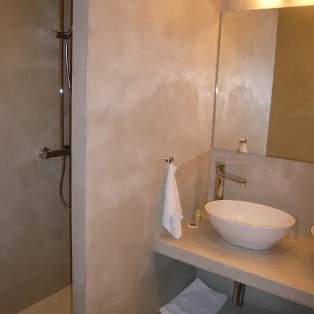 Au Petit Cuchet Hotel *
